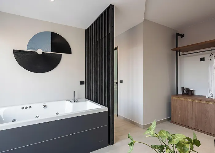 فندق Theta Boutique 4*